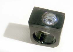 RING AUS PLEXIGLAS UND AQUAMARIN RUND