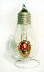 GLUEHBIRNENOBJEKT NUSSKNACKER